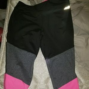 Avia cropped workout pant large